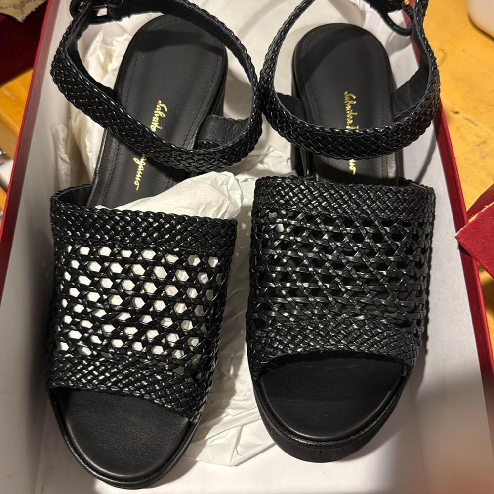 Never worn ferragamo lanio woven leather sandals with ankle tie - Picture 2 of 4